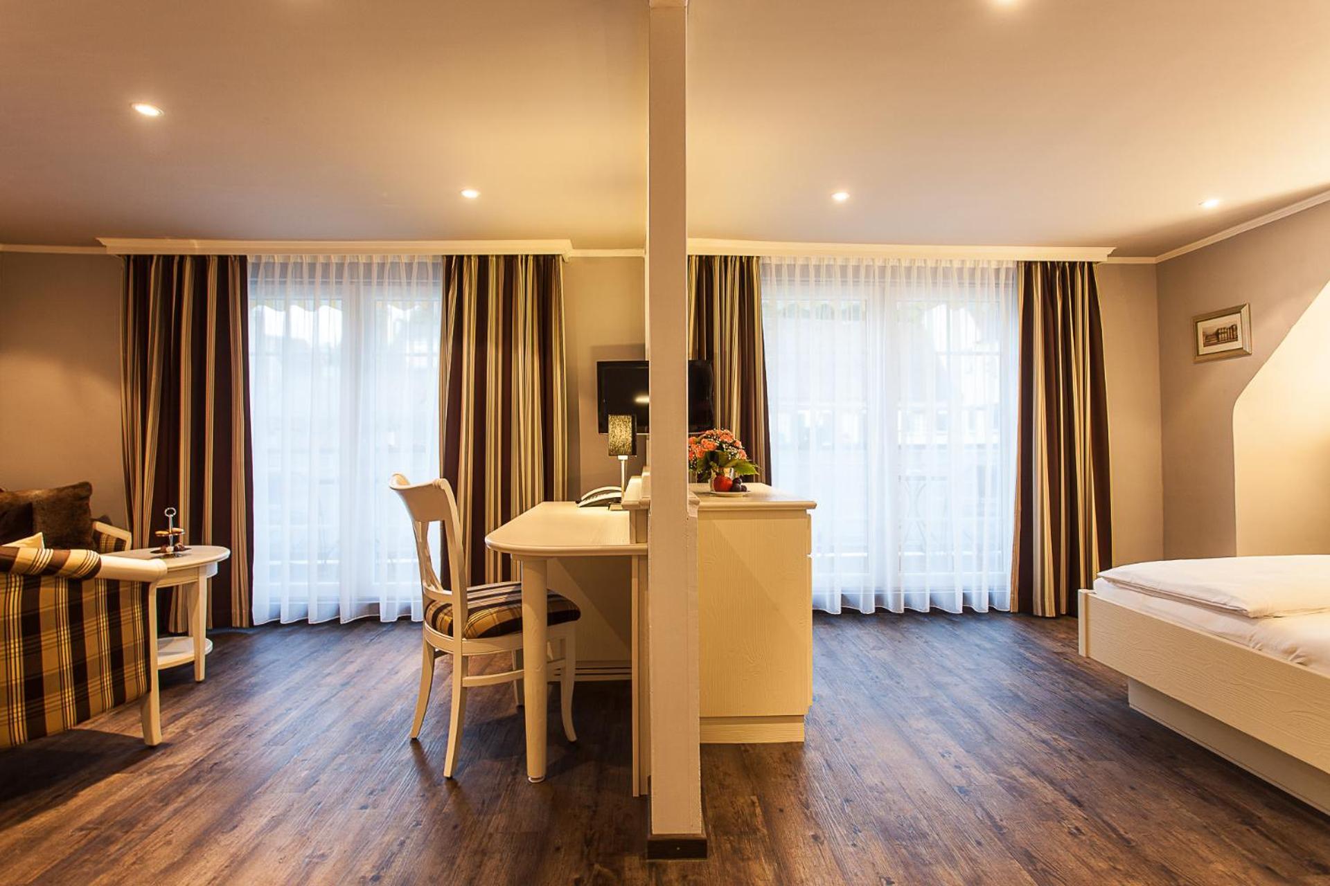 Romantik Hotel Zur Sonne บาเดนไวเลอร์ ภายนอก รูปภาพ