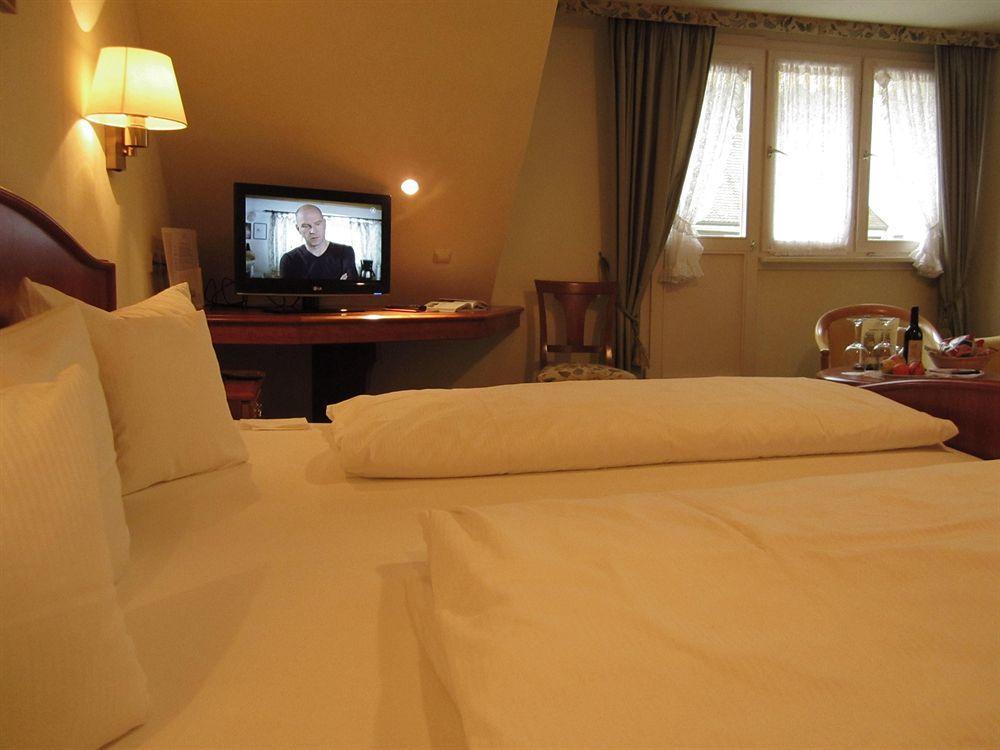 Romantik Hotel Zur Sonne บาเดนไวเลอร์ ภายนอก รูปภาพ