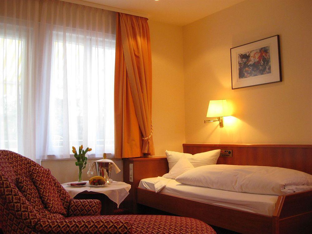 Romantik Hotel Zur Sonne บาเดนไวเลอร์ ภายนอก รูปภาพ