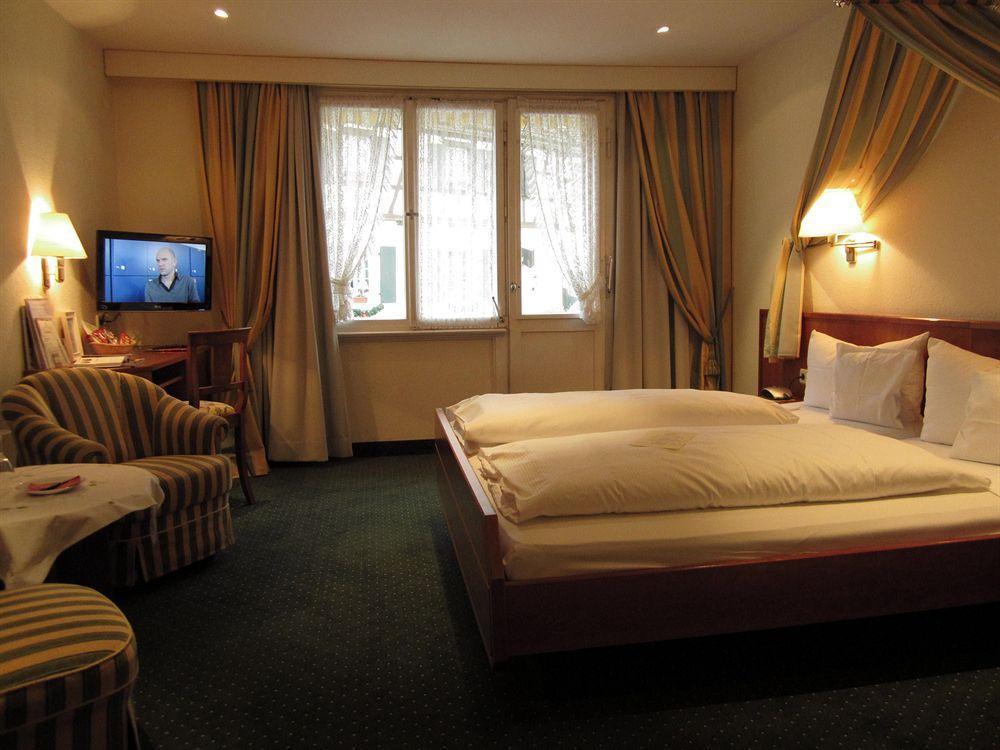 Romantik Hotel Zur Sonne บาเดนไวเลอร์ ภายนอก รูปภาพ