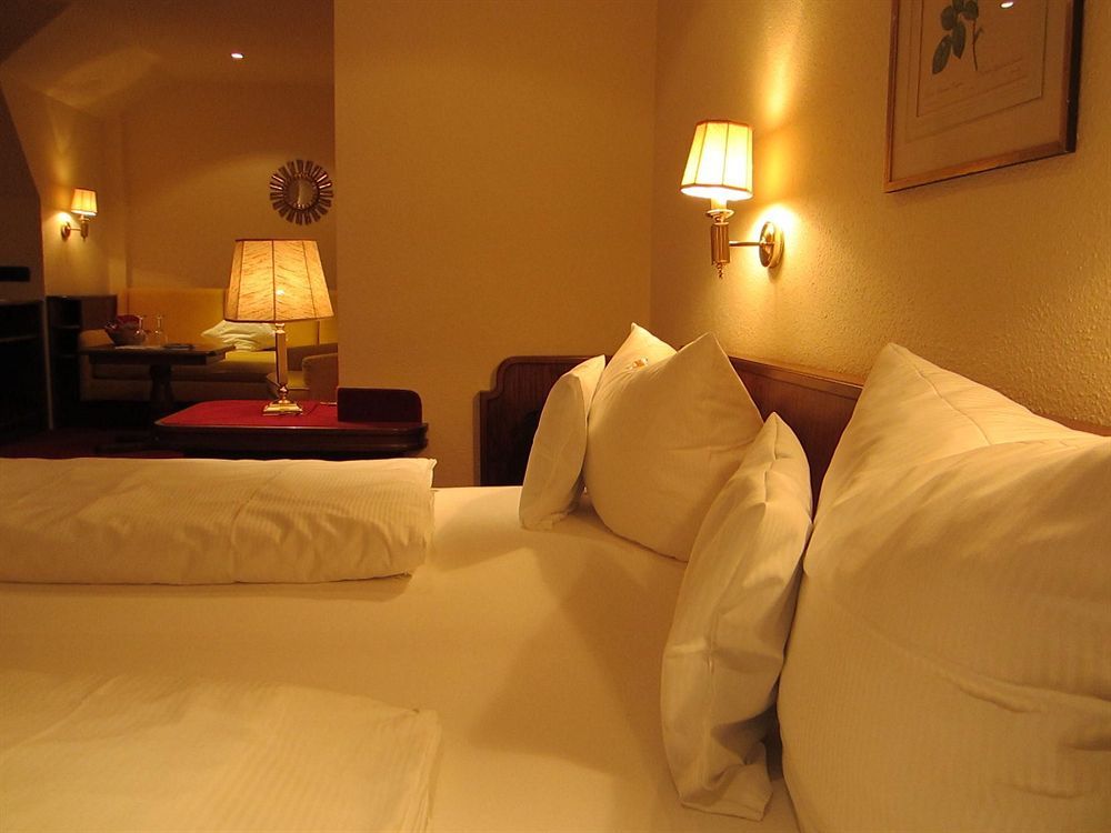 Romantik Hotel Zur Sonne บาเดนไวเลอร์ ภายนอก รูปภาพ